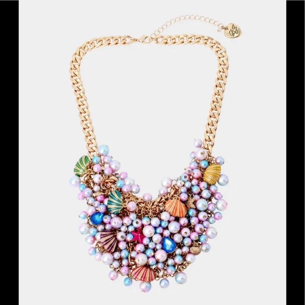 Betsey Johnson BETSEYS BEACH STATEMENT NECKLACE MULTI
seashell and pearls - Picture 1 of 2